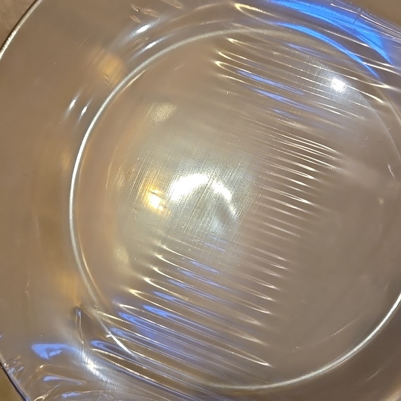 New I. Godinger & Co. Set of 4 Pearl Luster Beige Dessert Plates - Picture 3 of 7